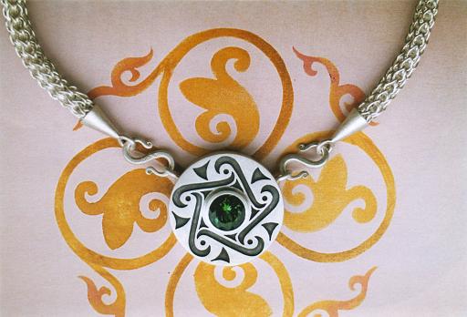 Collier im keltischen Stil mit handgefertigter Kette